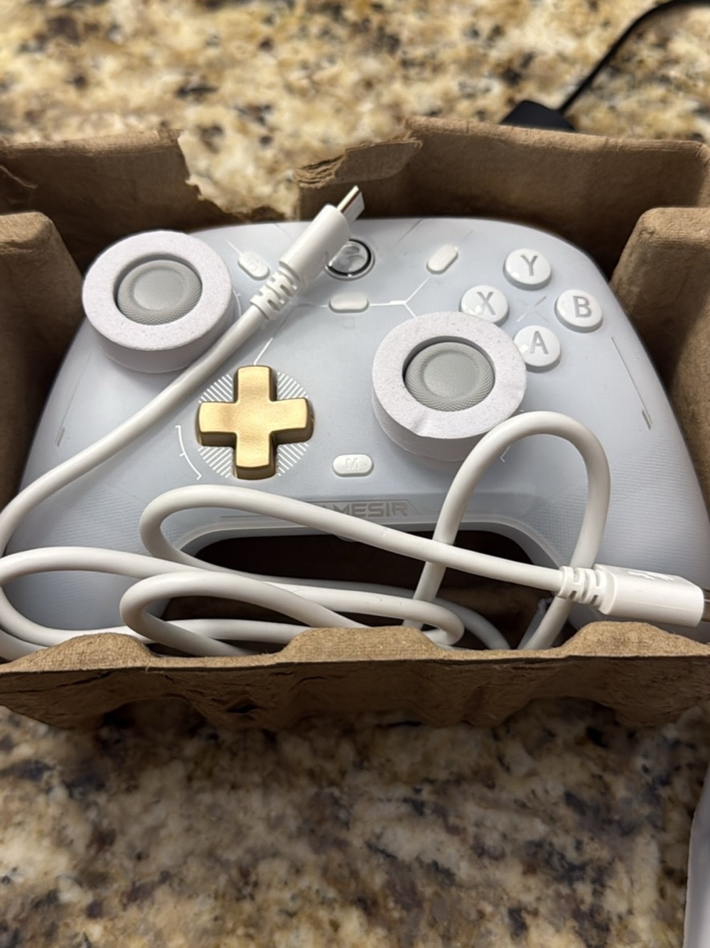 Cyclone White Wireless Game Controller - Picture 2 of 3